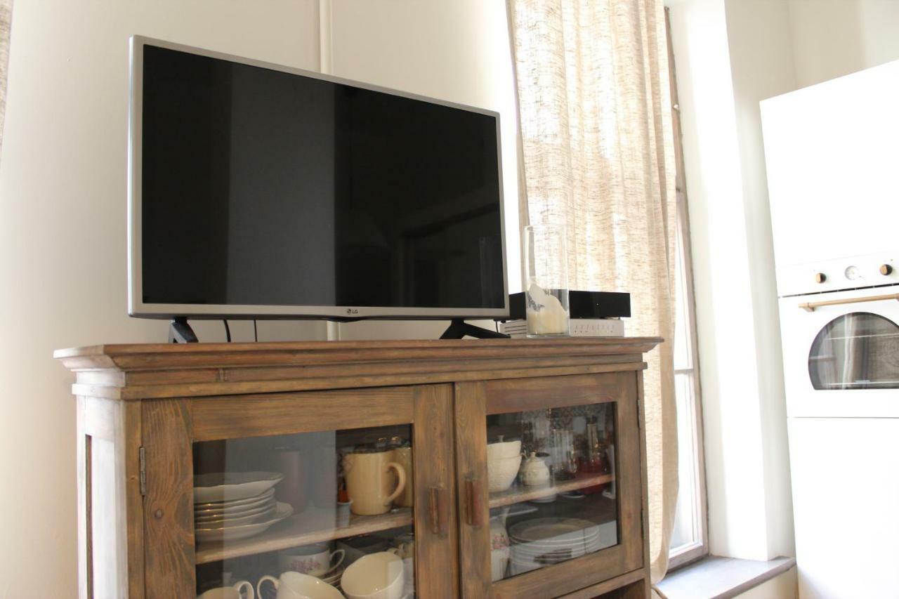 2 Room Apartment In Embasy Area Riga Buitenkant foto